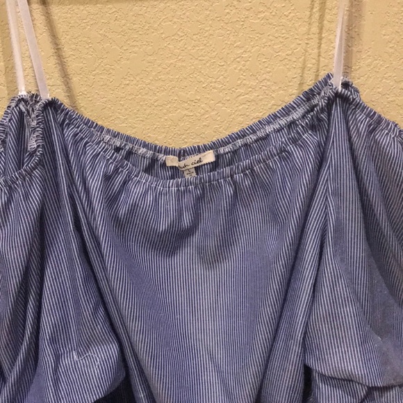 Off the shoulder striped shirt - Picture 3 of 3